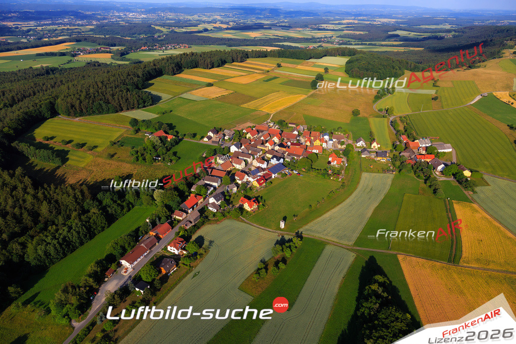 Die Luftaufnahme Goerau - Weismain wurde vom UL-Flugzeug (keine Drohne) aus fotografiert.Hohe Druck- Auflösung-die Geschenkidee!