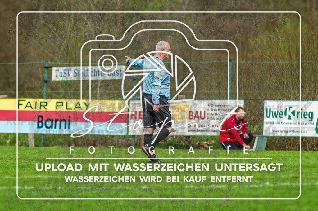 FGFSSCT-1032 | Siegfried Barz (Schiedsrichter) beim Herren Kreisliga HK Spiel zwischen FG Fulde-Stellichte und SC Tewel im Lehrdestadion, Stellichte (Simon Paul Stopat) - Realisiert mit Pictrs.com
