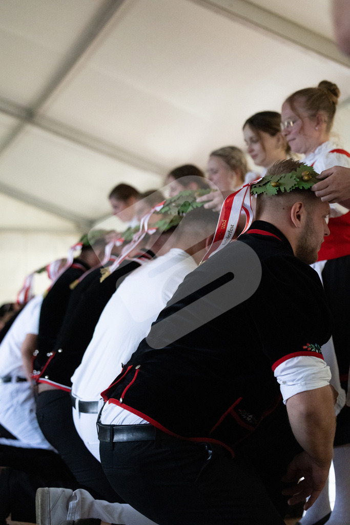 Rigi2025_3194 | Die Schwinger des Schwyzer Kantonalen Schwingerverbandes: Fotos, die Dynamik und Leidenschaft festhalten, sowie emotionale Momente aus dem traditionellen Schwingsport zeigen. - Realisiert mit Pictrs.com