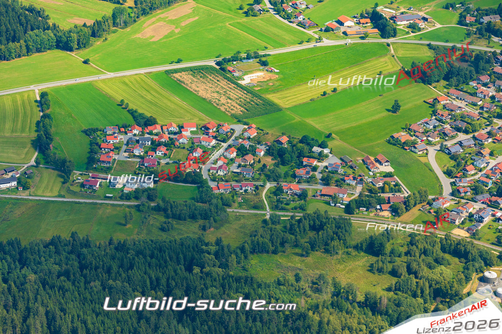 Luftaufnahme von Frauenau Vs Google Maps- Die Luftaufnahme wurde 2025 vom UL-Flugzeug heraus erstellt ( keine Drohne ) - Hochauflösende Luftaufnahme - für professionelle Ausdrucke geeignet. Die Geschenkidee !Mit Lizenz und Bildrechte bestellbar