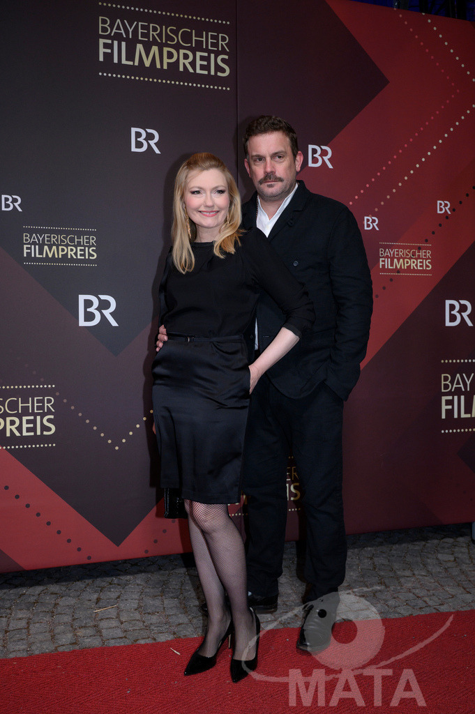 _DWI5260 | Johanna Christine Gehlen und Sebastian Bezzel bei der Verleihung des 47. Bayerischen Filmpreises 2026  im Prinzregententheater. München, Deutschland. Der Bayerische Filmpreis wird seit 1979 von der Bayerischen Staatsregierung verliehen, um die Bedeutung des Kinofilms als Kulturgut herauszustellen - Realisiert mit Pictrs.com