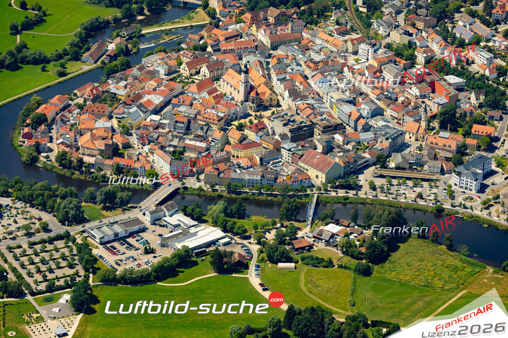 Das Luftbild der Stadt Cham wurde 2022 vom Flugzeug heraus erstellt (keine Drohnen-Aufnahmen) Aufnahmehöhe ca.450 Meter- hohe Bildauflösung und Druck-Qualität. Garantiert!