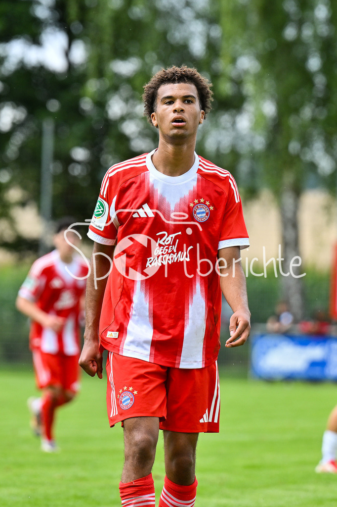 SSV Ulm 1846 Fussball U19 - FC Bayern München U19 | Im Bild Sadiki CHEMWOR (FC Bayern U19 #17) / Einzelfoto / Freisteller / U19 DFB Nachwuchsliga: SSV Ulm 1846 Fussball - FC Bayern München, Hauptspielfeld Langenau am 02.08.2025
