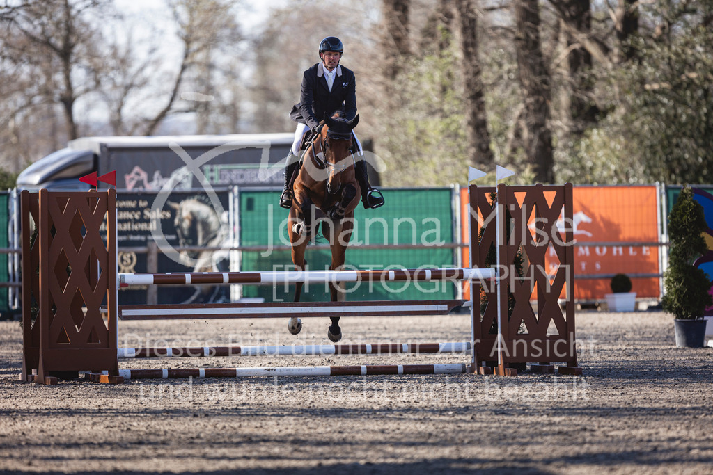 250408_Mühlen_SprPf-A2-250 | Deine schönsten Turniermomente als professionelle Fotos! Entdecke hochwertige Pferdesport-Fotografie im Online-Shop. Jetzt Fotos finden & bestellen!