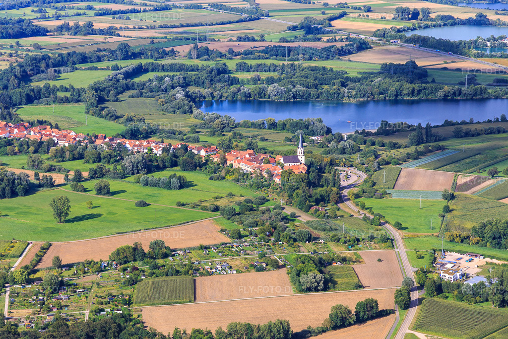 Luftbild: Gartengrundstücke, Hinterstädel und Baggersee aus Südwesten in Jockgrim im Bundesland Rheinland-Pfalz in Deutschland. Foto: IMG_093362.jpg vom 22.08.2016 durch Werner Riehm/FLY-FOTO.de