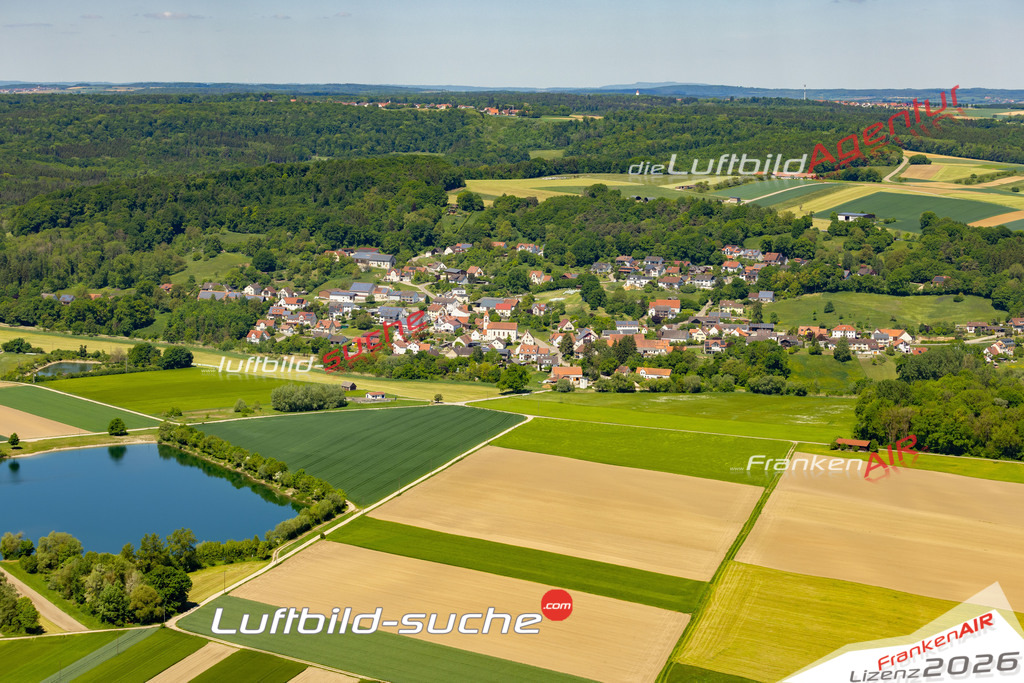 Schrägluftbild  Altisheim  Kaisheim - Das Luftbild wurde 2025 vom UL-Flugzeug heraus erstellt ( keine Drohne ) - Hochauflösende Luftaufnahme -Nicht vergleichbar mit Google Maps oder Satelittenbilder- Die Geschenkidee !Mit Lizenz und Bildrechte bestellbar