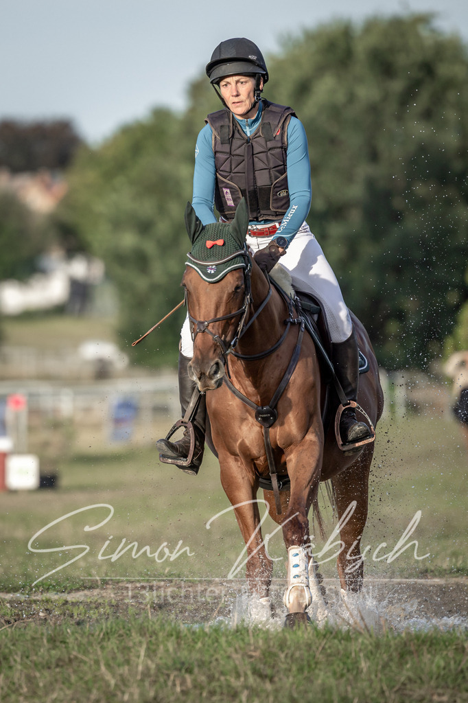 20250907-_3LI8295 | Tierfotografie Pferde, Hunde, Katzen, Haustiere.
Turnierfotografie Reitturniere, Reiten, Springreiten, Dressur in Hanau, dem Main-Kinzig-Kreis und dem Rhein-Main- Gebiet um Frankfurt