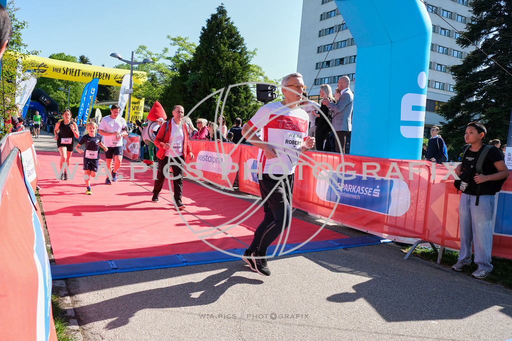 ..... | LINZ,AUSTRIA,27.April 24, Int. 3 Brückenlauf Linz  , Image shows: Photo: WAPICS / Michael ring