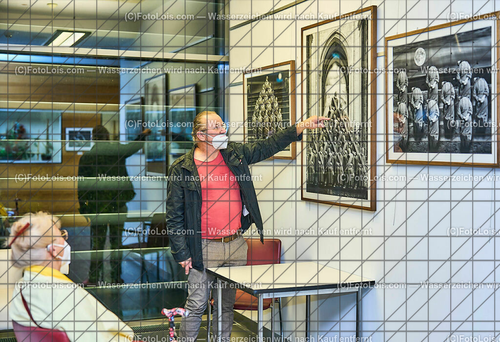 ALP2137_Buchvorstellung-Systemerhalter_Fellner Leo | (C)2023 FotoLois.com, Alois Spandl, Buchpräsentation 'Systemerhalter' von Leo Fellner, die Vernissage im Landesklinikum Melk musste kurzfristigst wegen zu großer Gefahr einer Corona-Infektion abgesagt werden, weshalb nur wenige Beuscher zur Präsentation erschienen sind (statt der angemeldeten 150 Personen), die Ausstellung im Landesklinikum kann noch bis Weihnachten einzeln oder in Kleingruppen besucht werden, Do 9. Nobember 2023.