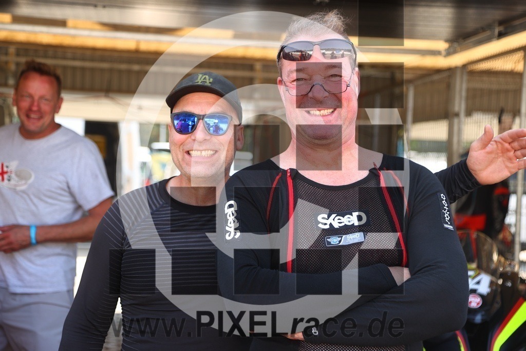 teams-20240905_04789 | Schöne Erinnerungen an spannende Momente - das festzuhalten ist unser Job. PIXELrace.de ist seit 2003 auf den Rennstrecken Europas unterwegs um die Action draußen beim Fahren und die wunderbare Stimmung imm Fahrerlager für euch einzufangen.