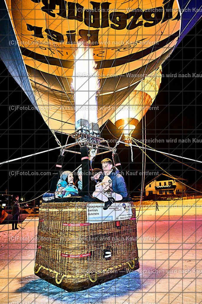 ALP8276_Nacht der Ballone_Fesselballonfahrten | (C)FotoLois.com, Alois Spandl. NACHT DER BALLONE im Weitental vor der Ötscherlift-Talstation, Ballonsportclub Ötscherland & Ötscher Tourismusverband, Do 28. Dez. 2023.