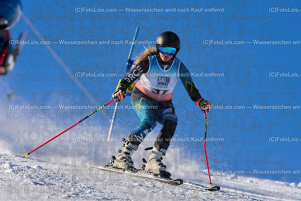 ALP3810_MASTERS-Cup_GS-C Damen_Van den Ende Anne-Marie | (C)FotoLois.com, Alois Spandl. FIS Masters-Cup Wildschönau, Giant Slalom auf der Piste Schatzberg GS, Siegerehrung auf dem Dorfplatz Niederau, Sa 13. Januar 2024.