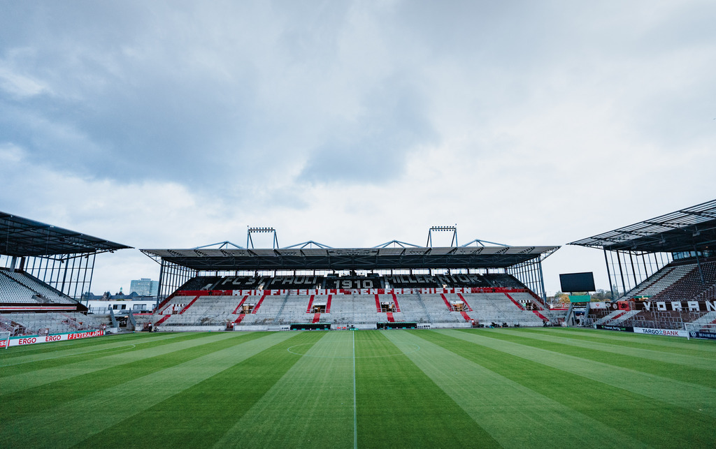 _STP5730 | Der offizielle Shop für FC St. Pauli Fotos. Wähle aus Spielszenen & Fanmomenten dein FCSP Wunschformat. Wir liefern Millerntor-Atmosphäre.