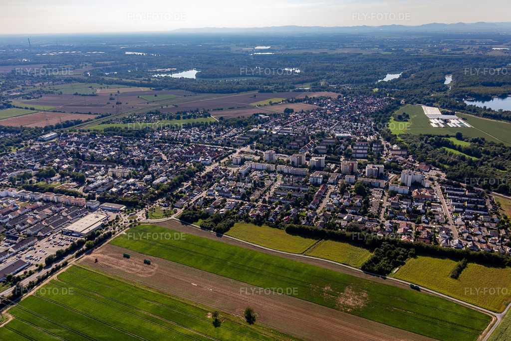 Luftbild: Ortsansicht von Osten im Ortsteil Leopoldshafen in Eggenstein-Leopoldshafen im Bundesland Baden-Württemberg in Deutschland. Foto: IMG_128301.jpg vom 12.08.2021 durch Werner Riehm/FLY-FOTO.de