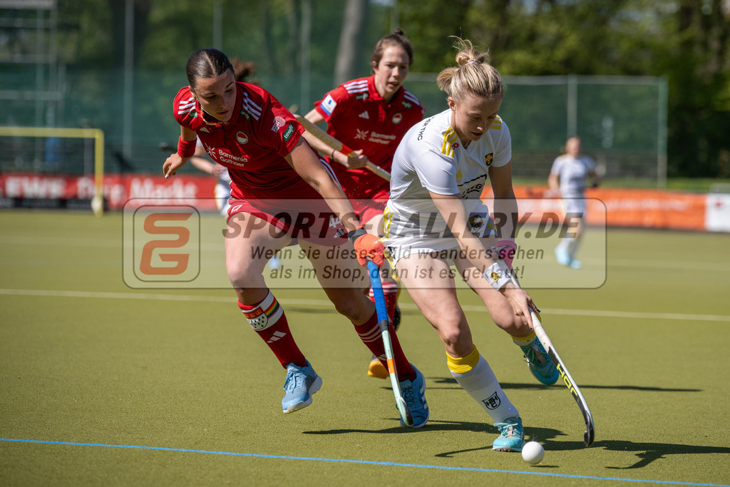 SFE_20250412_0037 | Köln, Deutschland, 12.04.2025:  Hockey 1. Bundesliga Damen Rot-Weiss Köln - Harvestehuder THC im KTHC Stadion Rot-Weiss Köln Tennis and Hockey Club am 12.04.2025 in Köln, Deutschland. (Foto von Stephan Fehrmann)Köln, Germany, 12.04.2025: Hockey 1. Bundesliga Damen Rot-Weiss Köln - Harvestehuder THC in KTHC Stadion Rot-Weiss Köln Tennis and Hockey Club at 12.04.2025 in Köln, Deutschland. (Foto from Stephan Fehrmann)