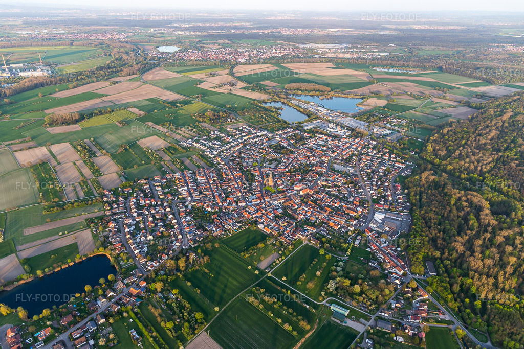 Luftbild: Ortsansicht im Ortsteil Rheinsheim in Philippsburg im Bundesland Baden-Württemberg in Deutschland. Foto: IMG_106645.jpg vom 17.04.2018 durch Werner Riehm/FLY-FOTO.de