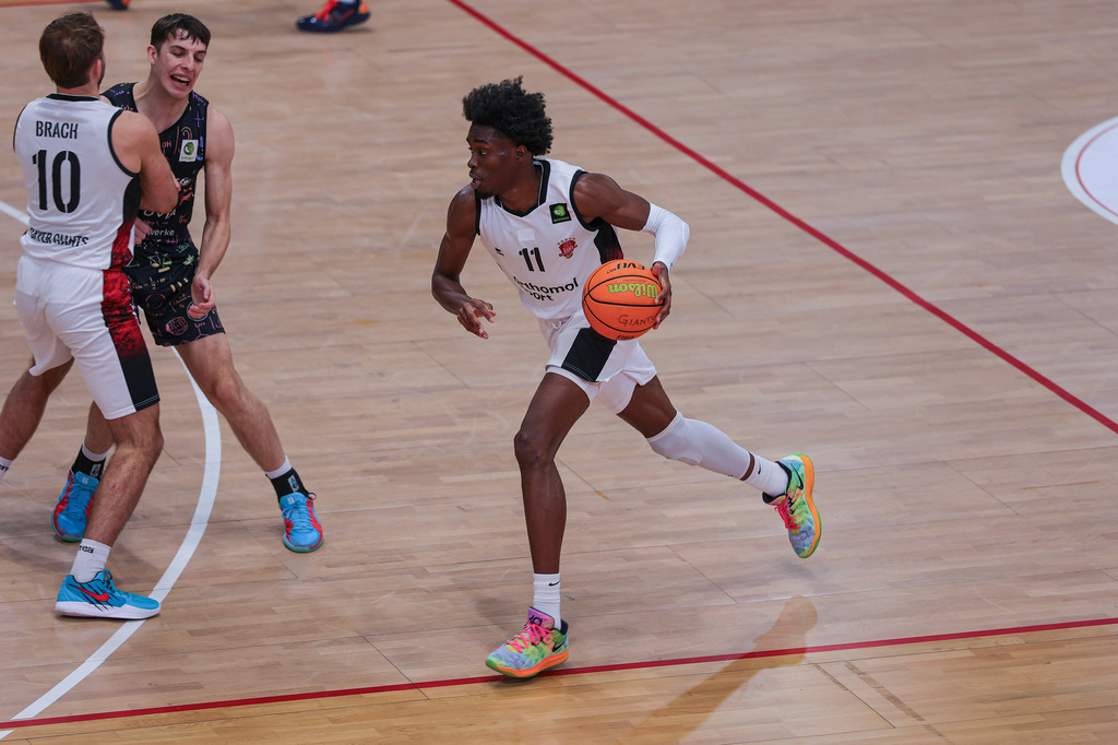 Pro A BAYER GIANTS vs Uni Baskets Münster-13 | Fotos von Basketballspielen aus dem Raum NRW fotografiert von Gero Mueller-Laschet und Daniel Schaefer - Realisiert mit Pictrs.com
