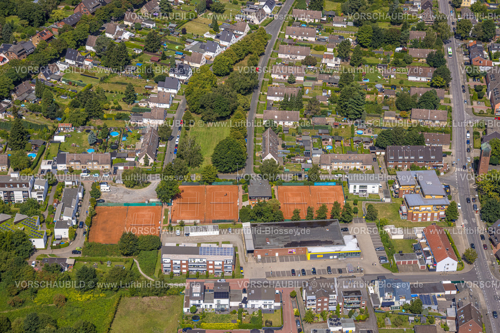 Bottrop250802290 | Luftbild, Reihenhaus Wohnsiedlung Kleiststraße, Tennisplätze des TC Waldfriede e.V., Netto Supermarkt, Fuhlenbrock, Bottrop, Ruhrgebiet, Nordrhein-Westfalen, Deutschland