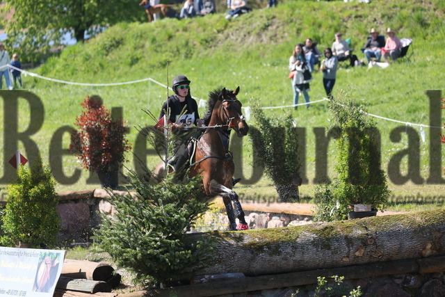 Radolfzell-Weiherhof_2024_CCI2Sterne_Desir_eSchmidt_Freestyle de la Cense (2) | Alle Fotos der Reiterjournal Fotografin Doris Matthaes im Reiterjournal Online-Fotoshop. - Realisiert mit Pictrs.com