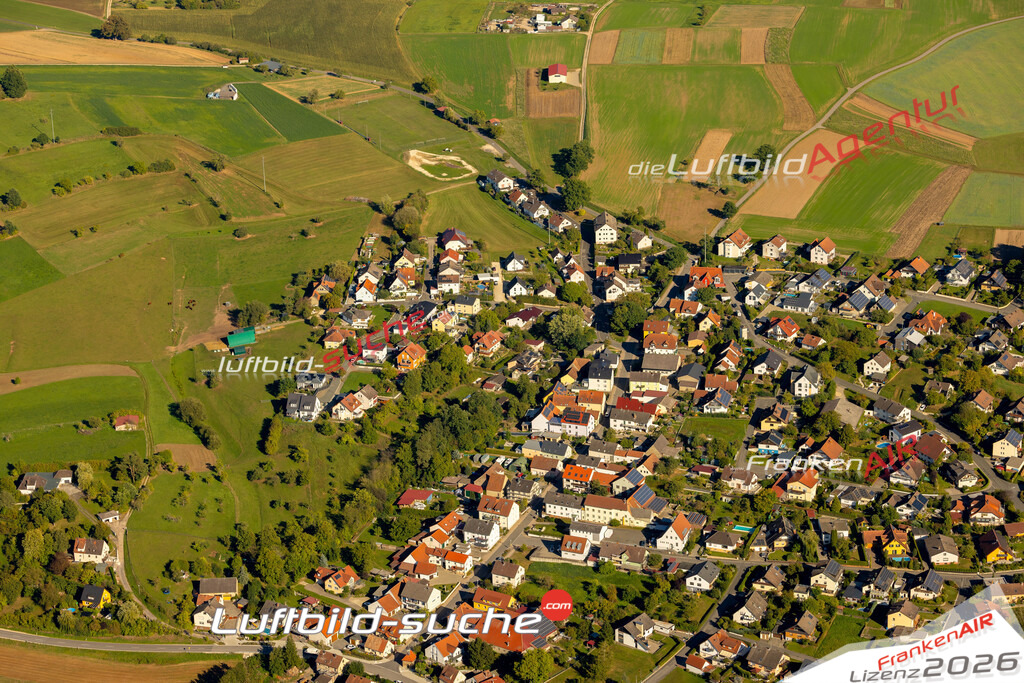 Das Luftbild zeigt : Unteroberndorf Breitengüßbach - Die Luftaufnahme wurde 2023 vom UL-Flugzeug aus erstellt ( keine Drohne ) - Hochauflösende Luftaufnahme - Für grossformatige Ausdrucke geeignet. Die Geschenkidee !Mit Lizenz und Bildrechte bestellbar