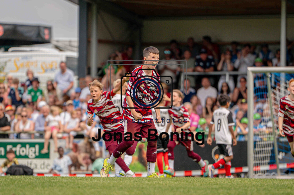 Fußball I E-Junioren I Saison 2025-2026 I OM-Cup Lüsche I Sonntag  I 24677 | jns.sportfotos - Realisiert mit Pictrs.com