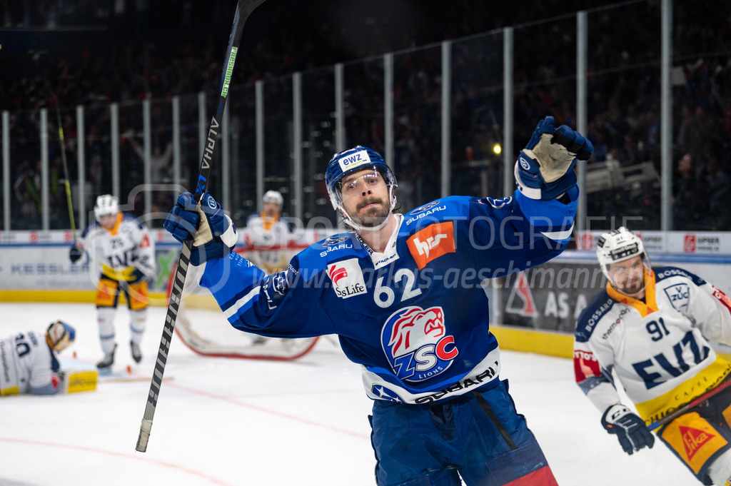 Swiss National League Final Game 2: ZSC Lions - EV Zug | 20.04.2022, Zürich, Hallenstadion, Swiss National League Final Game 2: ZSC Lions - EV Zug, #62 Denis Malgin (ZSC) erzielt das entscheidende 2:1. - Realisiert mit Pictrs.com