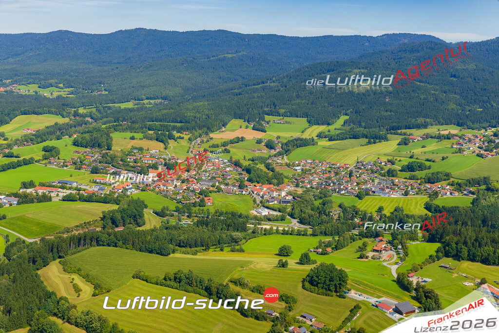 Luftaufnahme von Drachselsried Vs Google Maps- Die Luftaufnahme wurde 2025 vom UL-Flugzeug heraus erstellt ( keine Drohne ) - Hochauflösende Luftaufnahme - für professionelle Ausdrucke geeignet. Die Geschenkidee !Mit Lizenz und Bildrechte bestellbar