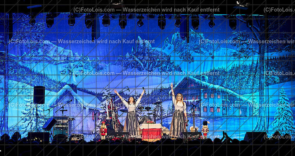 ALP9889_STAR-WEIHNACHT_NV-Forum_Sigrid-Marina | (C)FotoLois.com, Alois Spandl, Volkstümliche STAR-WEIHNACHT MIT Sigrid & Marina, NOCKIS, Andy Borg und Die Edlseer im NV-Forum Wieselburg, So 18. Dez. Dezember 2022.