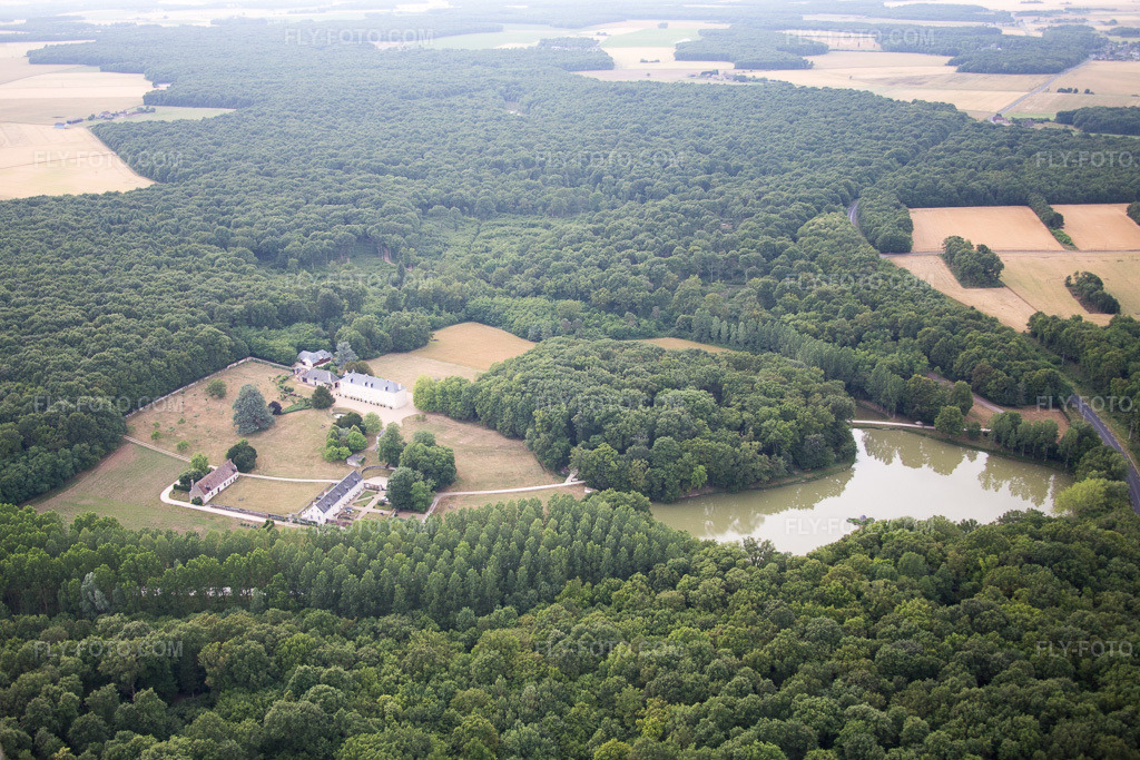 Aerial view: Castle complex of the castle in Autreche in Montreuil-en-Touraine in the state Indre et Loire, France.Photo: IMG_082285.jpg taken on 06/20/2015 by Werner Riehm/FLY-FOTO.comResolution of the original: 5203 x 3468 px