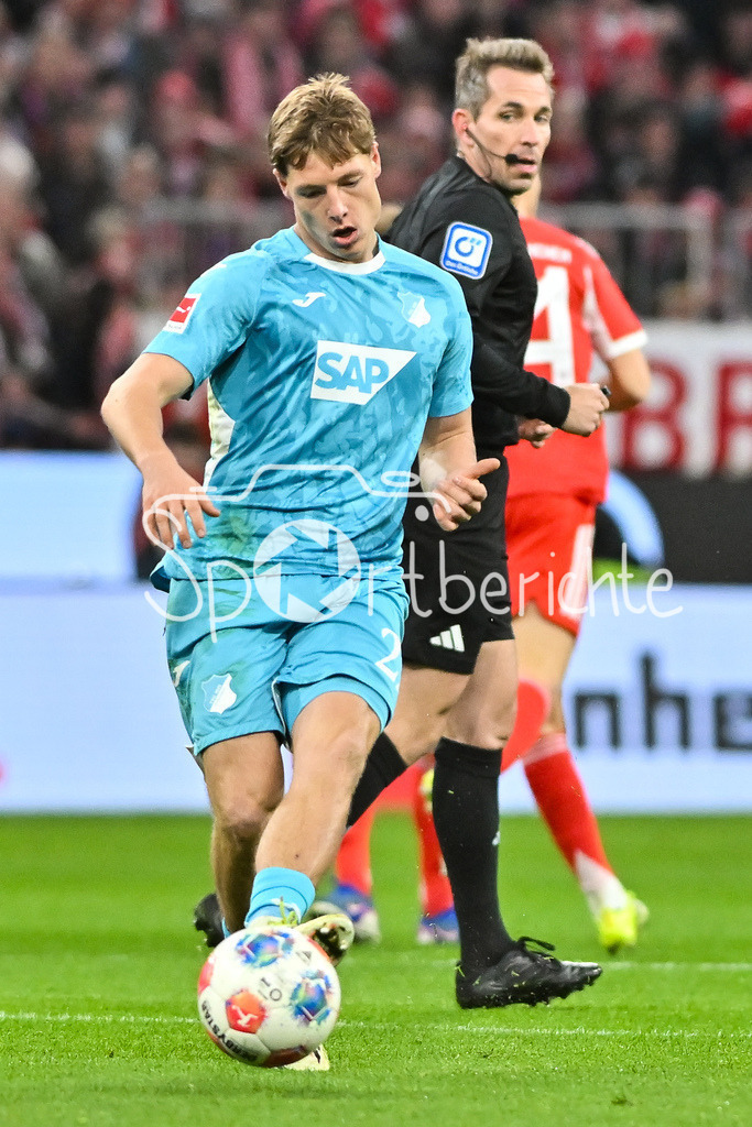 FC Bayern München - TSG 1899 Hoffenheim | MUNICH, GERMANY - 08. FEBRUARY: am Ball Alexander PRASS (TSG Hoffenheim 22) während dem Bundesligamatch zwischen dem FC Bayern München und der TSG 1899 Hoffenheim am 21. Spieltag in der Allianz Arena / DFL REGULATIONS PROHIBIT ANY USE OF PHOTOGRAPHS AS IMAGE SEQUENCES AND/OR QUASI-VIDEO