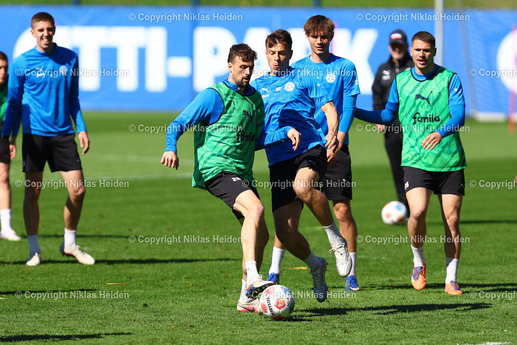 NH_HolsteinKiel_Training_22042026 | #28 Jonas Meffert (Holstein Kiel) und #22 Stefan Schwab (Holstein Kiel)Fußball I Herren I Training I Saison 2025-2026 I Holstein Kiel I 22.04.2026 I Citti-Fußballpark