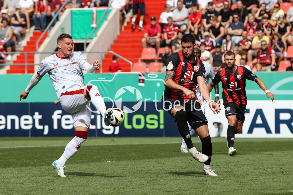 FC Ingolstadt - 1. FC Kaiserslautern | Im Duell Marlon RITTER (FCK #7) und Ryan MALONE (FCI #16) / Zweikampf