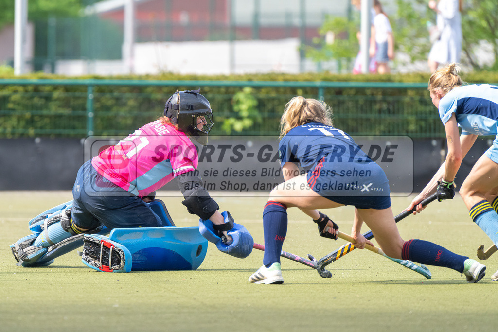 HK_20240413_100292 | 1. Bundesliga Hockey Damen Düsseldorfer HC - Zehlendorfer Wespen am 13.4.2024 DHC, Düsseldorf , Maike Schaunig ( Düsseldorfer HC #21 ) , Sara Strauss ( Düsseldorfer HC #11 )
