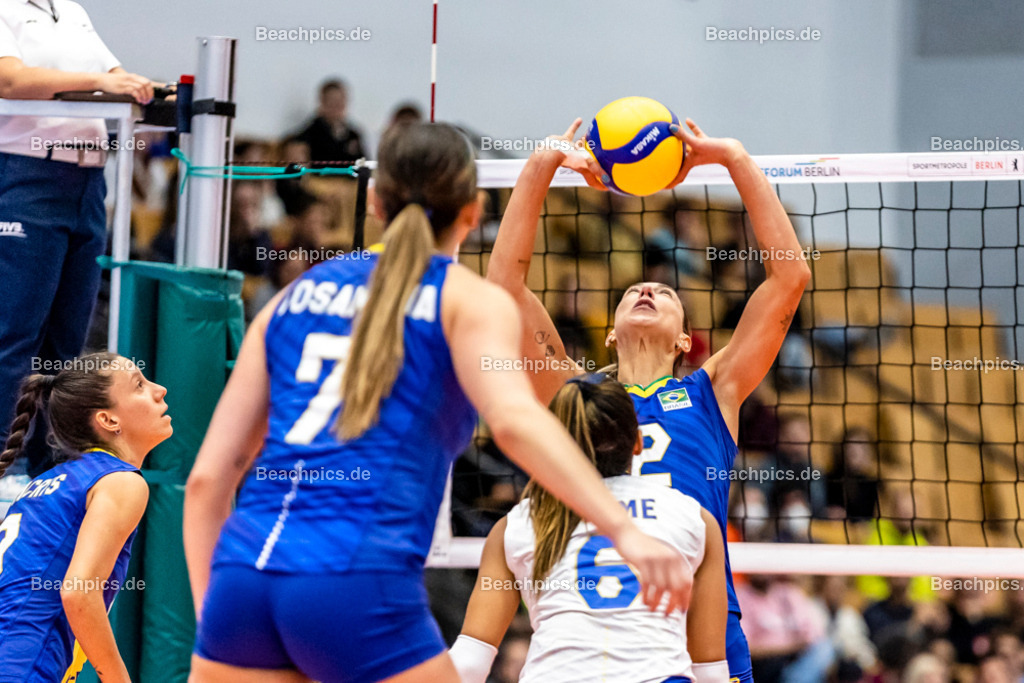 2022-00063331-Testspiel-Deutschland-Brasilien | Zuspiel Caroline GATTAZ #2 BRA, 17.09.2022; Berlin Foto: Gerold Rebsch - www.beachpics.de
