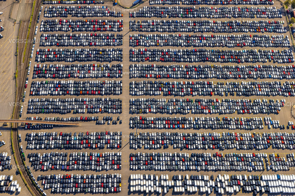 Duisburg241003480 | Luftbild, logport I (Eins) Rheinhausen, duisport mit D3T Duisburg Trimodal Terminal, DIT Duisburg Intermodal Terminal und Automobil-Logistik am Fluss Rhein, PKW Parkplatz, Formen und Farben, Friemersheim, Duisburg, Ruhrgebiet, Nordrhein-Westfalen, Deutschland