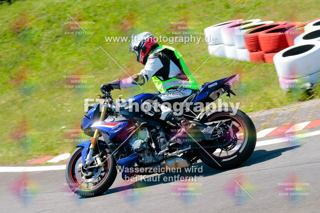 Moto-TeamOBK-22374 | Hier findet Ihr Bilder von Touristenfahrten auf der Nürburgring Nordschleife oder von anderen Veranstaltungen die ich besucht habe. Viel Spass beim Durch Schauen 