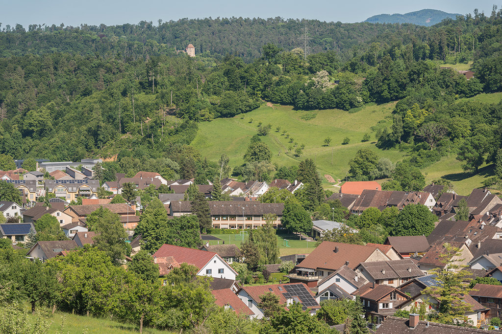 Ausblick vom Hügel Guetesbüel | in Ziefen, Baselland, Schweiz. - Realisiert mit Pictrs.com