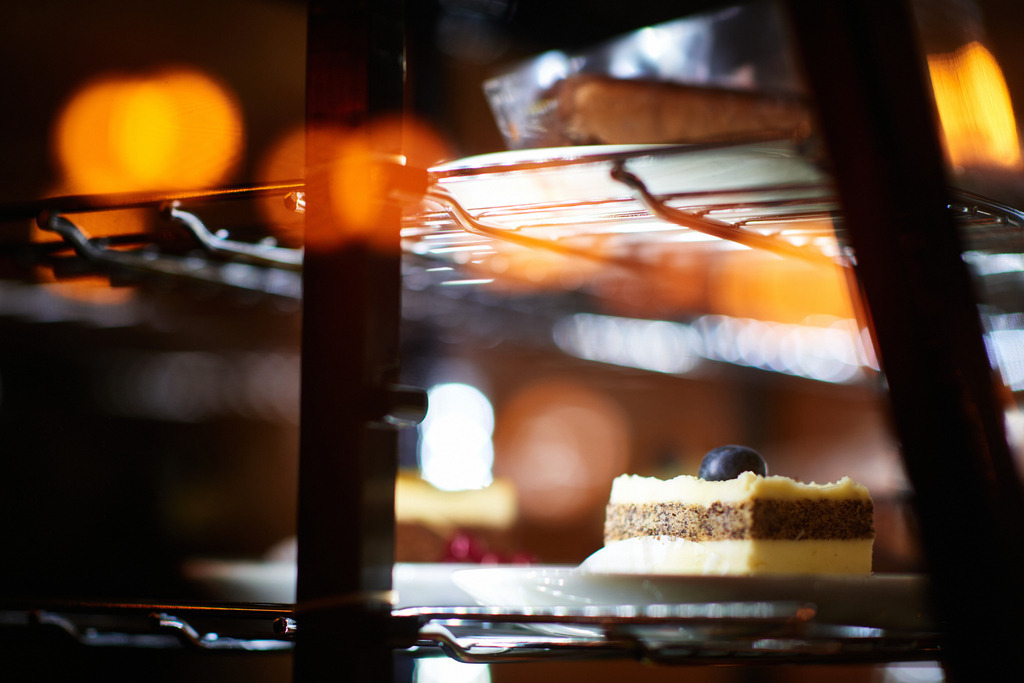 Cafe Josephine | WIen, Austria - February 13, 2018: Cafe Josephine; in der Theke eine Topfen-Mohnschnitte. - Realisiert mit Pictrs.com