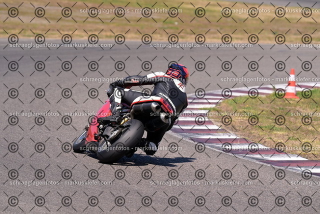 26bt04-1905 | markuskiefer.com - Realisiert mit Pictrs.com