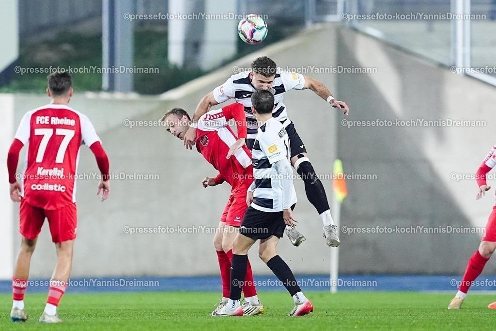 xYDRx06112501006 | 06.11.2025, xydrx, Fußball, Oberliga Westfalen, SG Wattenscheid 09 - FC Eintracht Rheine, Saison 2025 2026, Lohrheidestadion:  Bennet van der Berg (FC Eintracht Rheine #7) im Zweikampf gegen Albin Thaqi (SG Wattenscheid 09 #37) und Mike Lewicki (SG Wattenscheid 09 #14)