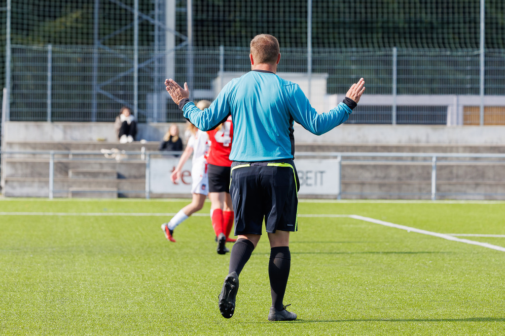 FCHHÜT_251003_4558 | 1.FC Heidenheim 1846 II vs. TSV Hüttlingen, Fußball, Frauen, Bezirkspokal, 2025/2026, 1.Runde, 03.10.2025 in Mergelstetten, Sportplatz 2(Foto: Michael Bulling) - Realisiert mit Pictrs.com