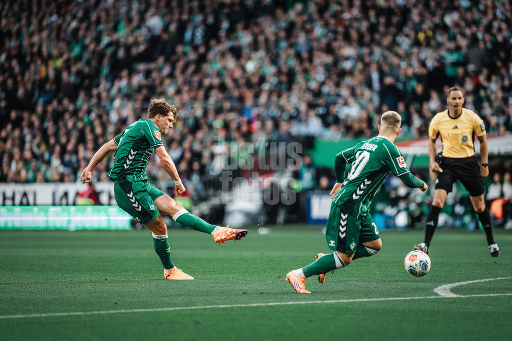 Fußball | Männer | Saison 2025/2026 | 1. Fußball-Bundesliga | 6. Spieltag | SV Werder Bremen vs. FC St. Pauli | 04.10.2025 | Jens Stage (#06, SV Werder Bremen) beim Torschuss