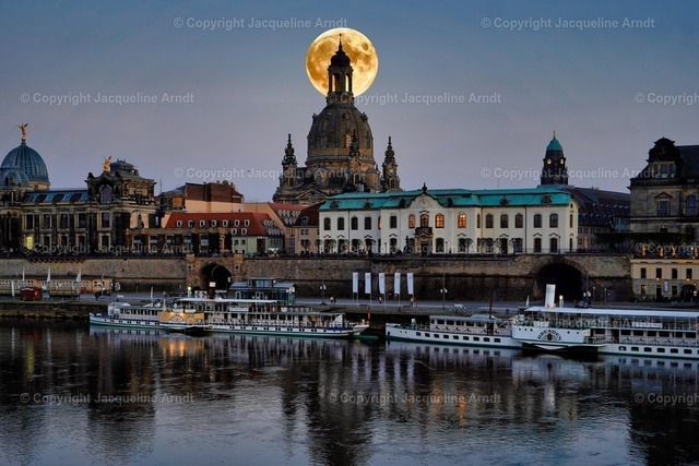 Mond1 | Fotografie Photography Dresden Photoshooting  Fotoshooting Fotografin Dresdencity Bilder  Foto Dresdenvideos Kalender Postkarten Bilderdownload Portrait Hochzeitsfotografie Familienfotos Bewerbungsbilder Studiofotografie Fotograf Dresdenbilder Business - Realisiert mit Pictrs.com