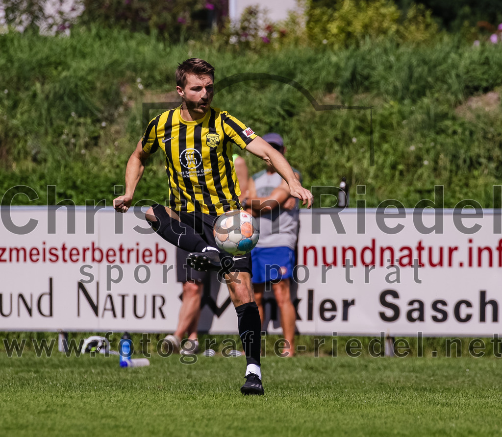 2023-08-19_011_FC_Moosinning_gegen_SV_Reichertsheim | Moosinning, Deutschland, 19.08.2023:
Fußball, Bezirksliga Oberbayern Ost 2023 / 2024, 5. Spieltag, FC Moosinning gegen SV Reichertsheim, Endergebnis: 0:4

Maximilian Lechner (FC Moosinning, #11)

Foto: Christian Riedel / fotografie-riedel.net