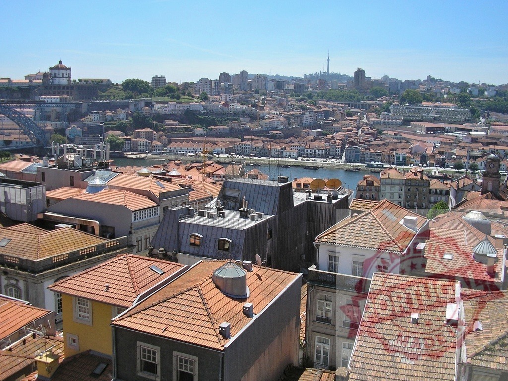 Porto cityscape at Douro river with roofs | Porto cityscape showing traditional roofs, historic buildings, and the Douro river - Realisiert mit Pictrs.com