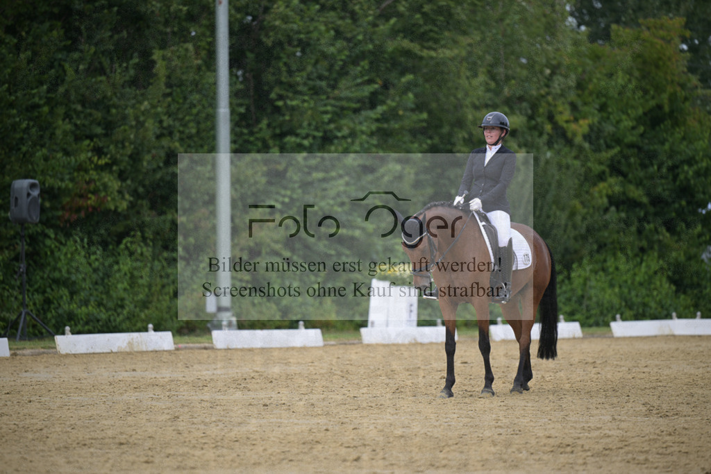 DOS_7419 | Entdecke hochwertige Reitturnierfotos von Foto Oger. Professionell, emotional und authentisch – jetzt Lieblingsmomente im Shop bestellen.Deutschlandweite Turnierfotografie. - Realisiert mit Pictrs.com