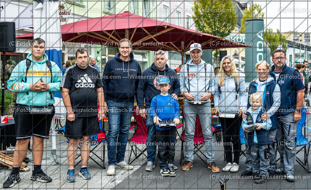 6343_autoHERBST_RC Modellbau Wieselburg | Wieselburger autoHERBST am Sa 13. September 2025. Die Autohäuser PRUCKNER/Senker, LIETZ und GASTECKER präsentierten ihre neuesten Modelle der Marken, Volkswagen, Audi, Mazda, Hjundai, Citroen, Opel, Cupra, Fiat und Skoda.     Der RC-Modellbau Wieselburg war stark vertreten (v.li.): Alex Rücklinger, Christian Feldbauer, Ronny Rücklinger, Martin Schübl, Tobias Schübl, Leo Bruckner, Conny Bruckner, Darian Knedt, Marian Knedt und Obmann Thomas Roher.