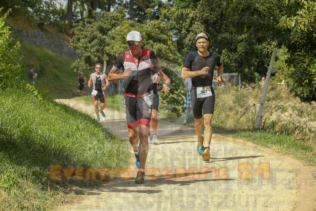 250824_1332_EX1_2758 | Sportfotografie im Rhein-Sieg Kreis, Köln, Bonn, NRW, Rheinland Pfalz, Hessen, etc. Unser Tätigkeitsfeld umfasst den Laufsport vom Volkslauf über den Marathon, Duathlon, Triathon bis zum Ultralauf wie Kölnpfad Ultra oder Schindertrail.