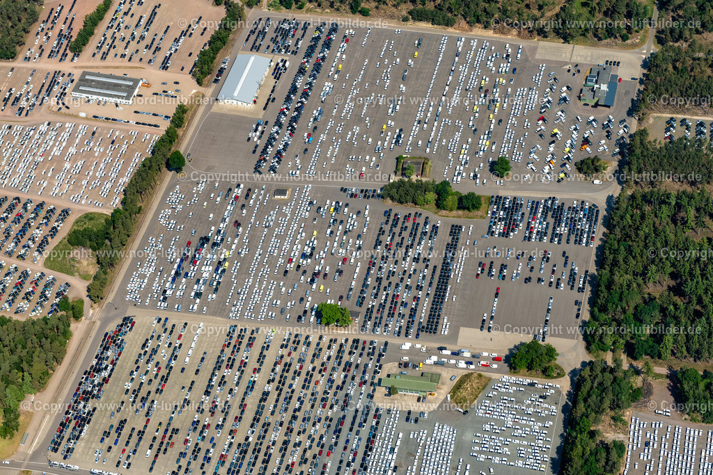 Rehden_BTR_Transportlogistik_GmbH_ELS_4866050623 | DICKEL 05.06.2023 Parkplatz und Abstellfläche für Automobile - PKW im Ortsteil Rehden in Dickel " BTR Transportlogistik Gmbh " im Bundesland Niedersachsen, Deutschland. Weiterführende Informationen bei: BTR - Transportlogistik GmbH. // Parking and storage area for automobiles - cars in the district Rehden in Dickel " BTR Transportlogistik Gmbh " in the state Lower Saxony, Germany. Further information at: BTR - Transportlogistik GmbH. Foto: Martin Elsen