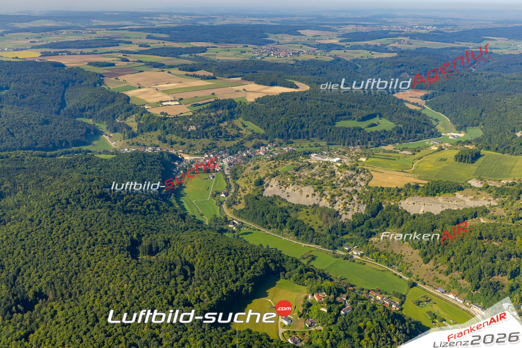 Das Luftbild zeigt : Mühlheim Mörnsheim - Die Luftaufnahme wurde 2024 vom UL-Flugzeug aus erstellt ( keine Drohne ) - Hochauflösende Luftaufnahme - Für grossformatige Ausdrucke geeignet. Die Geschenkidee !Mit Lizenz und Bildrechte bestellbar